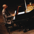 Xavier Davis, piano