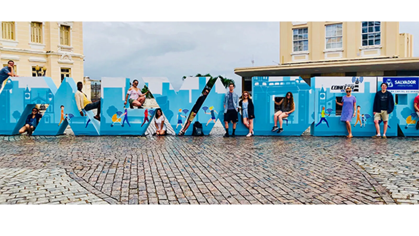 "The Brazilian Experience" student participants on the plaza in Salvador