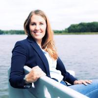 Lindsay Bernhage's headshot