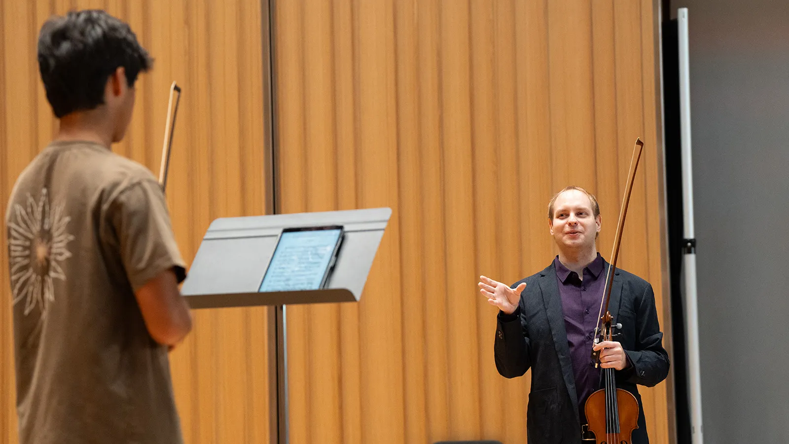 Andrii Isakov teaching a violin student