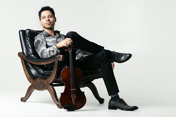 Guest violist Jordan Bak presents master class