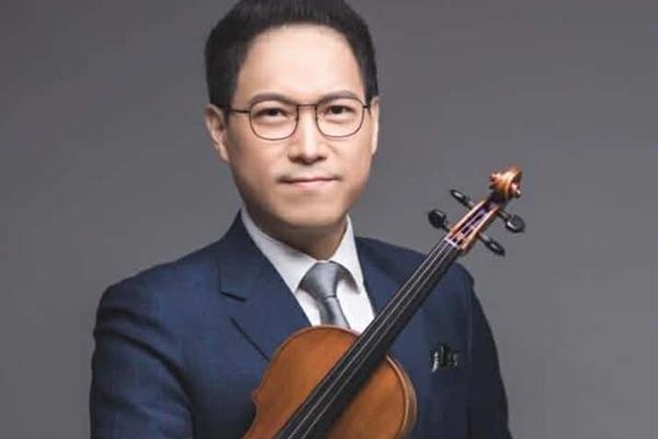 Guest violinist Chao presents master class