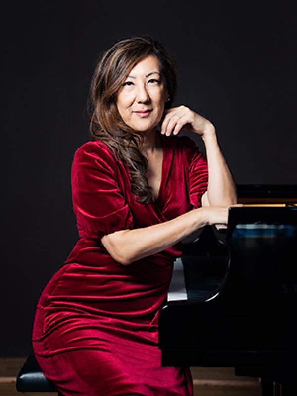 Caroline Hong's faculty profile (Photo credit: Tom McKenzie)