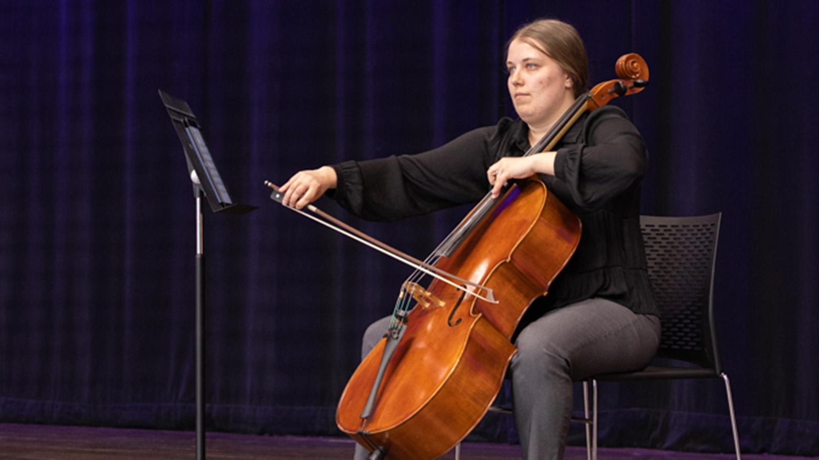 Cellist Lydia performing at Immerse concert