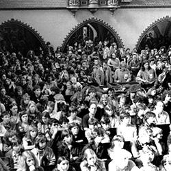 Blues-Mass crowd. Photo credit: BStU-Stasi Records Agency Blues-Mass crowd. Photo credit: BStU-Stasi Records Agency